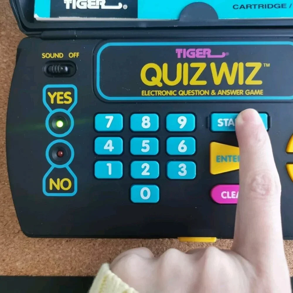 Quiz Wiz Tiger Electronics 1993 Electronic Handheld Question & Answer Game Works